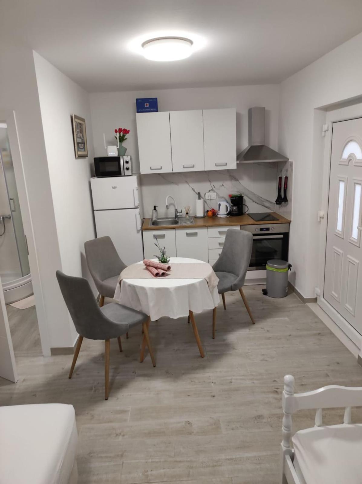 Studio Apartman Mare トロギール エクステリア 写真
